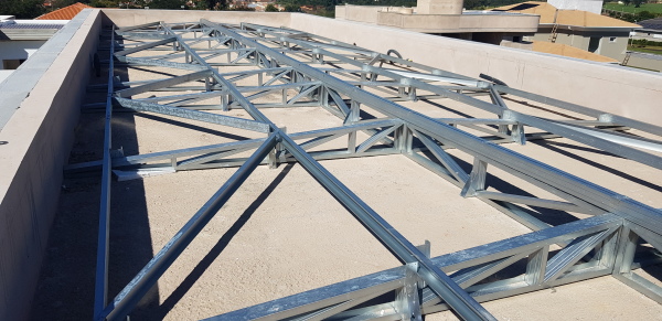 Impacto ambiental dos telhados metálicos: Reciclagem e sustentabilidade