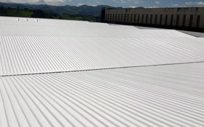 Benefícios do telhado metálico: Por que escolher para seu condomínio ou empresa